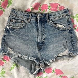 Zara Curved high-waisted denim shorts size 4